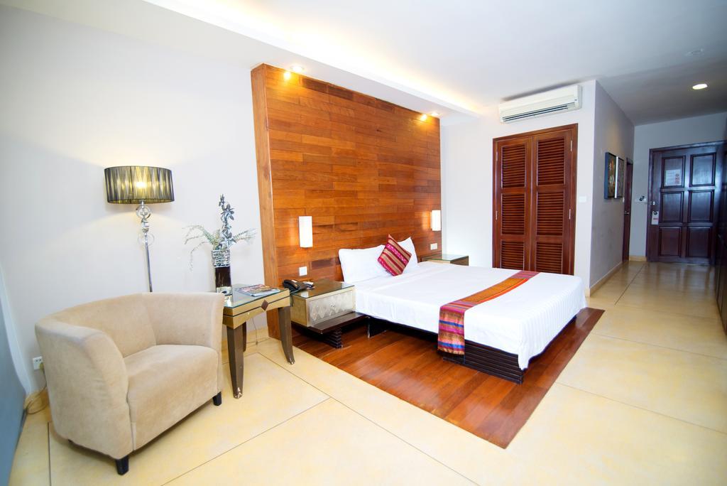 Riverview Cambodia Boutique Hotel Пном Пен Екстериор снимка