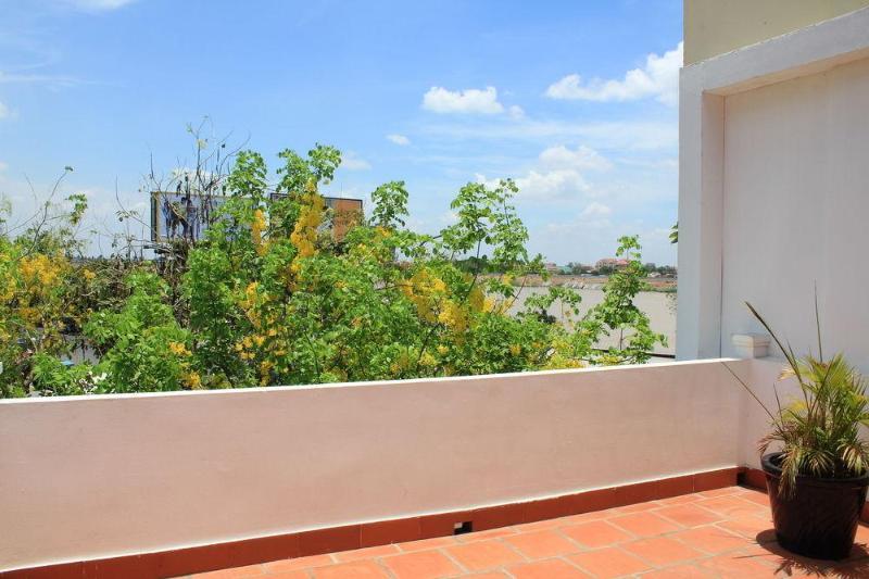 Riverview Cambodia Boutique Hotel Пном Пен Екстериор снимка